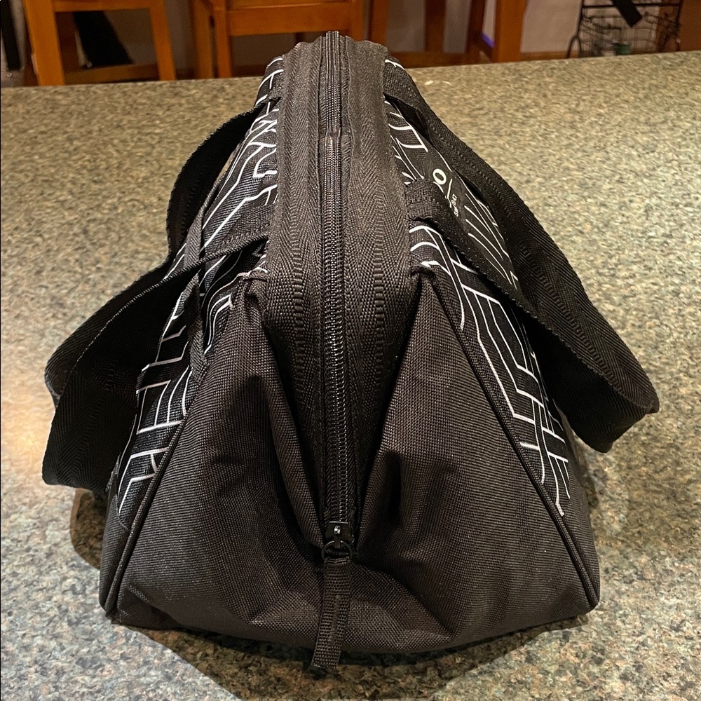 Igloo Black and White Pattern Insulated Handled Lunch Bag - Picture 3 of 10